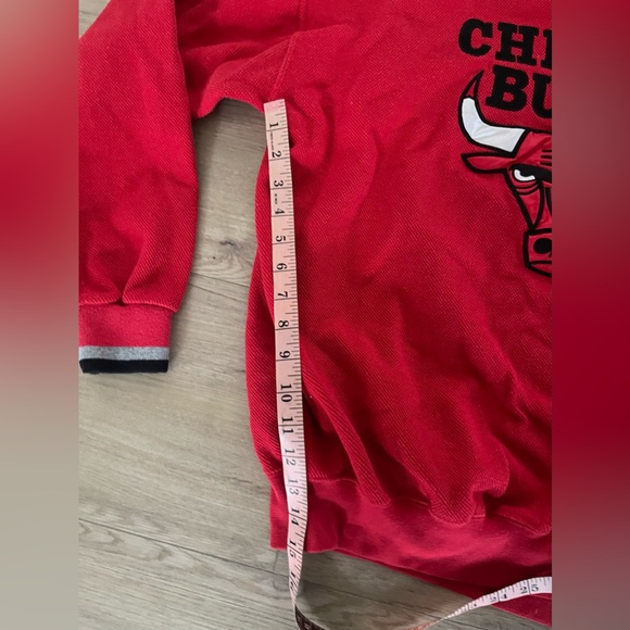 Chicago Bulls Red Sweatshirt - Picture 6 of 7